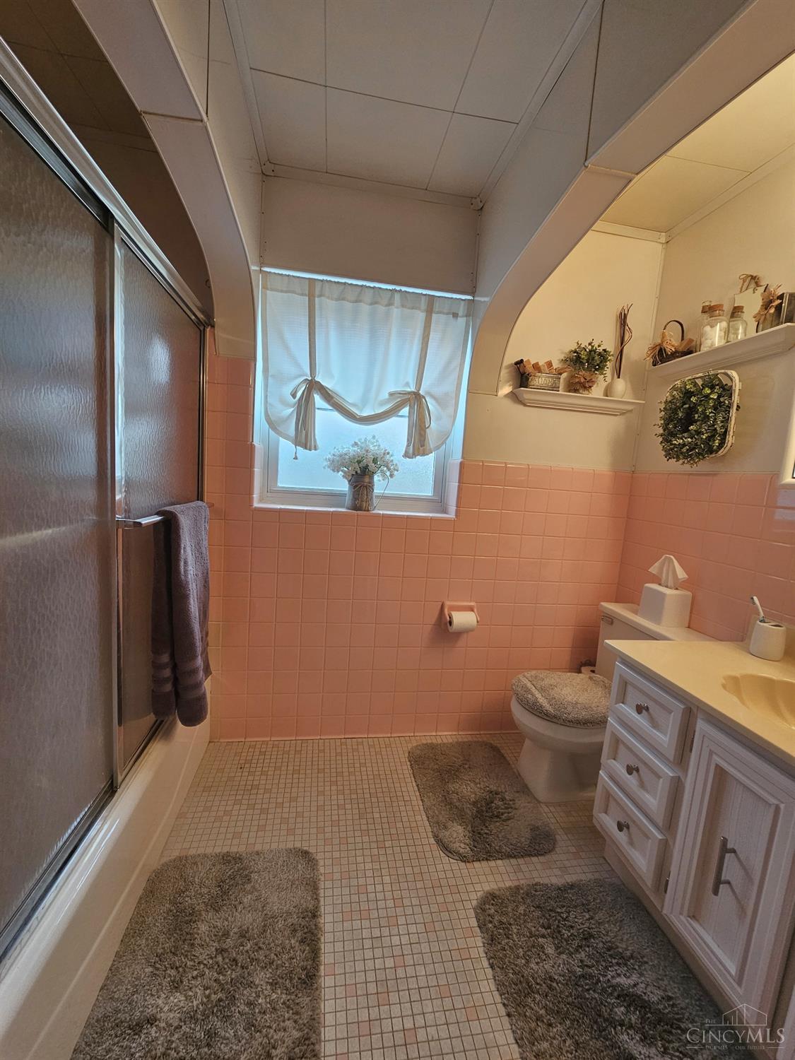 2985 North Bend Road Cincinnati, OH 45239 - Photo 22 of 47 The first floor bath features original tile!