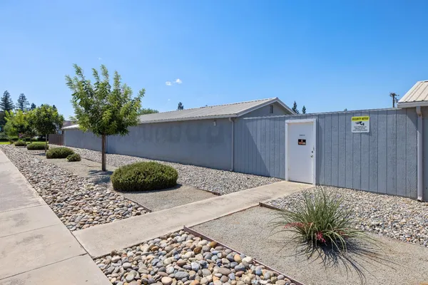 $2,100,000 | 638 West Kern Street, Dinuba, CA 93618