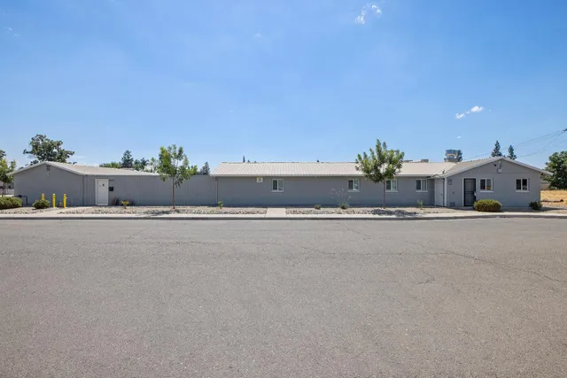 a view of a house with a big yard