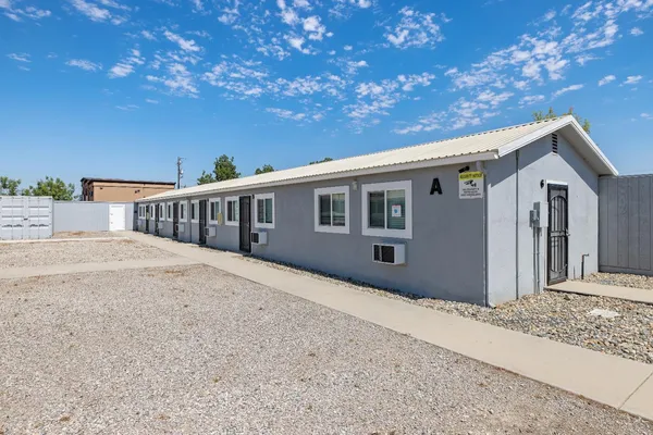 $2,100,000 | 638 West Kern Street, Dinuba, CA 93618