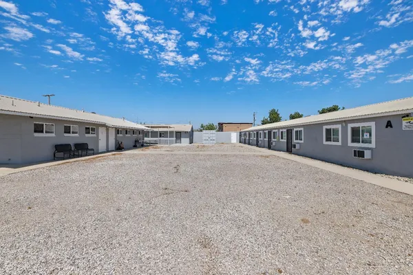 $2,100,000 | 638 West Kern Street, Dinuba, CA 93618