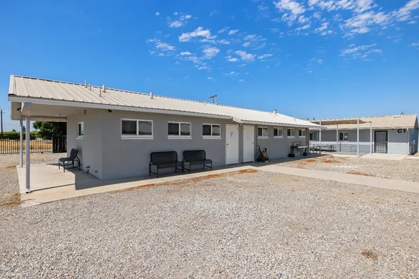 $2,100,000 | 638 West Kern Street, Dinuba, CA 93618