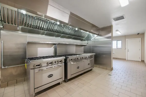 $2,100,000 | 638 West Kern Street, Dinuba, CA 93618