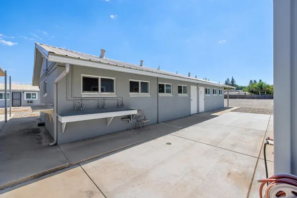 $2,100,000 | 638 West Kern Street, Dinuba, CA 93618