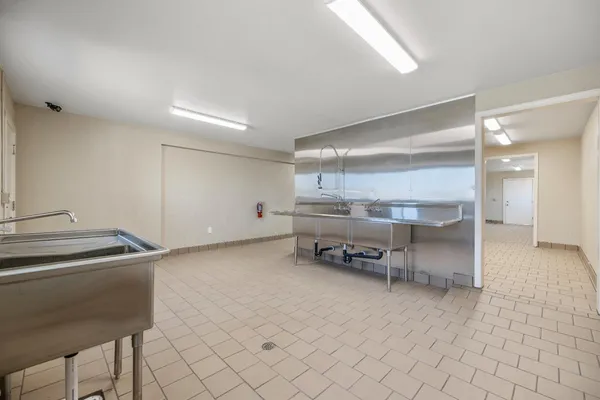 $2,100,000 | 638 West Kern Street, Dinuba, CA 93618