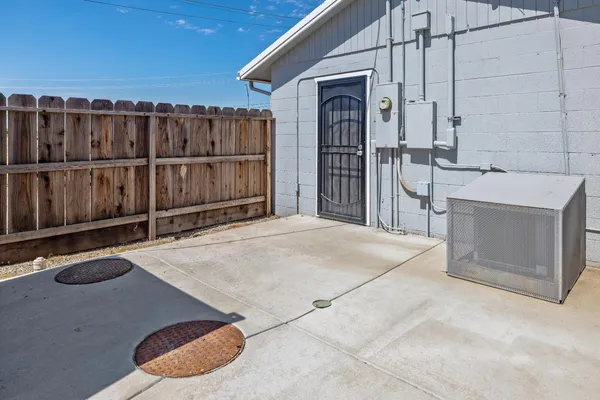 $2,100,000 | 638 West Kern Street, Dinuba, CA 93618