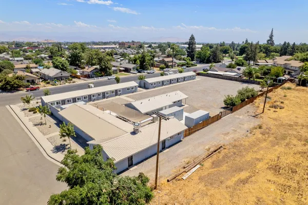 $2,100,000 | 638 West Kern Street, Dinuba, CA 93618
