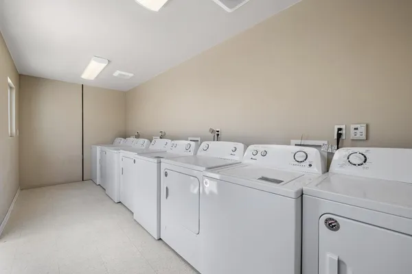 $2,100,000 | 638 West Kern Street, Dinuba, CA 93618