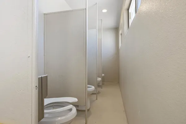 $2,100,000 | 638 West Kern Street, Dinuba, CA 93618