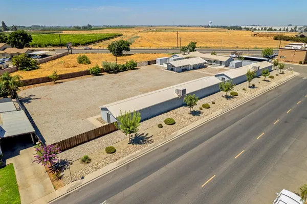$2,100,000 | 638 West Kern Street, Dinuba, CA 93618