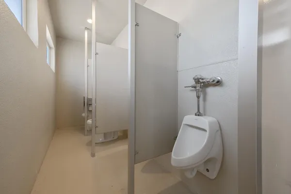 $2,100,000 | 638 West Kern Street, Dinuba, CA 93618