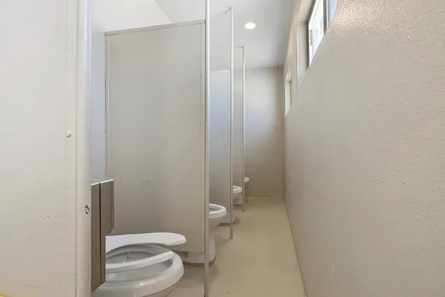 $2,400,000 | 638 West Kern Street, Dinuba, CA 93618