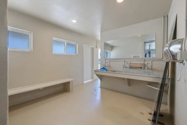 $2,100,000 | 638 West Kern Street, Dinuba, CA 93618