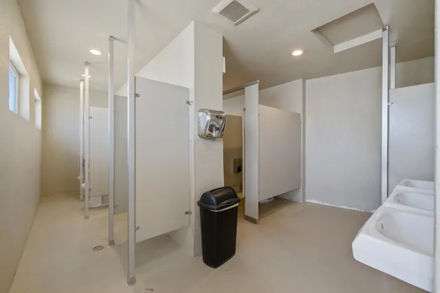 $2,400,000 | 638 West Kern Street, Dinuba, CA 93618