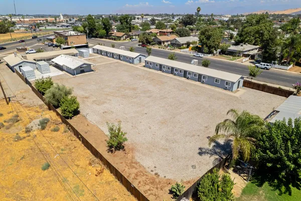 $2,100,000 | 638 West Kern Street, Dinuba, CA 93618