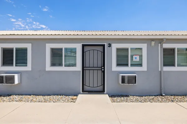 $2,100,000 | 638 West Kern Street, Dinuba, CA 93618