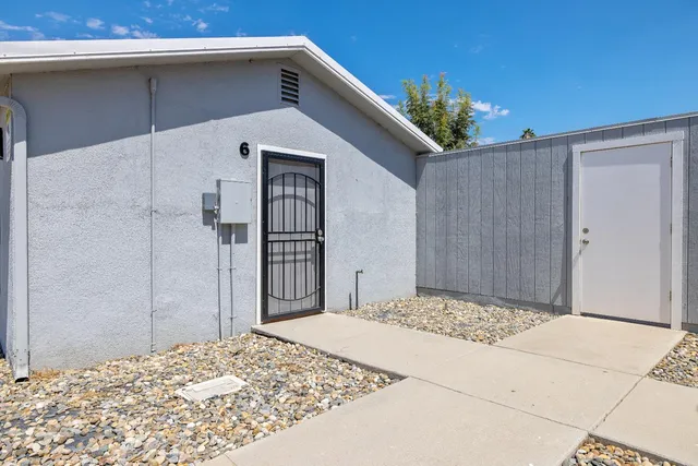 $2,400,000 | 638 West Kern Street, Dinuba, CA 93618