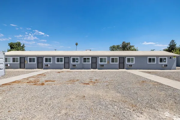 $2,100,000 | 638 West Kern Street, Dinuba, CA 93618