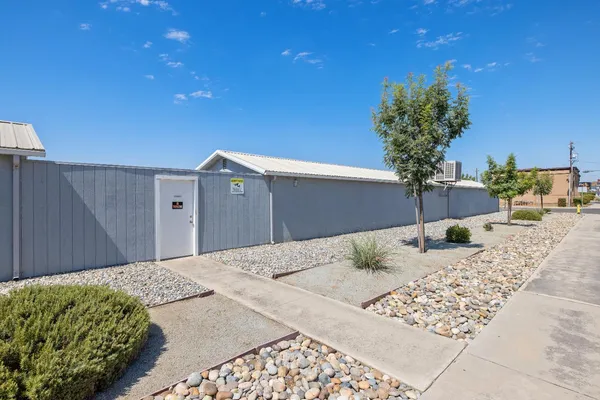 $2,100,000 | 638 West Kern Street, Dinuba, CA 93618