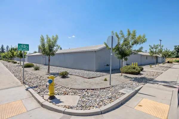 $2,100,000 | 638 West Kern Street, Dinuba, CA 93618