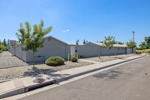 $2,100,000 | 638 West Kern Street, Dinuba, CA 93618
