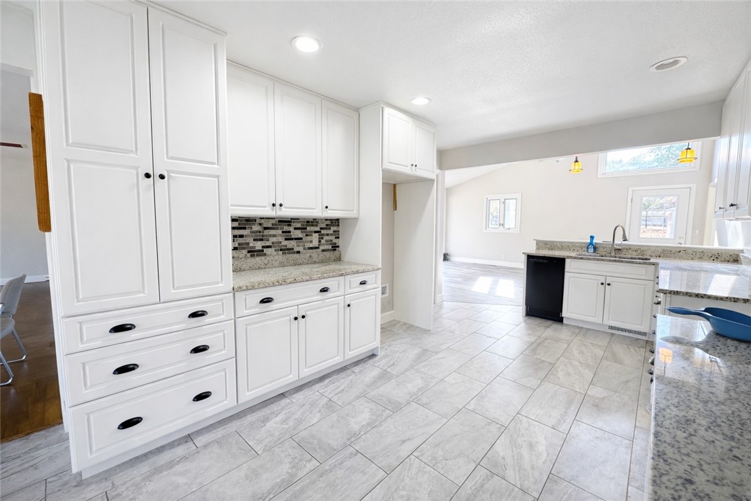2945 Lincoln Hwy Road Charleston, IL 61920 - Photo 6 of 22