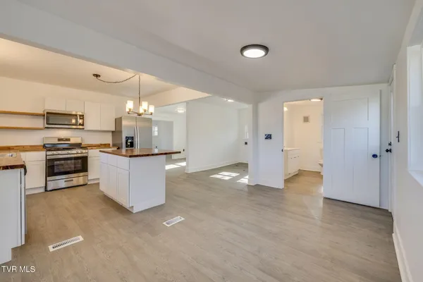 $259,000 | 520 Sycamore Gardens Street, Elizabethton, TN 37643