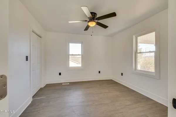 $259,000 | 520 Sycamore Gardens Street, Elizabethton, TN 37643