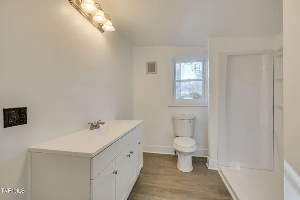 $259,000 | 520 Sycamore Gardens Street, Elizabethton, TN 37643