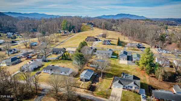 $259,000 | 520 Sycamore Gardens Street, Elizabethton, TN 37643