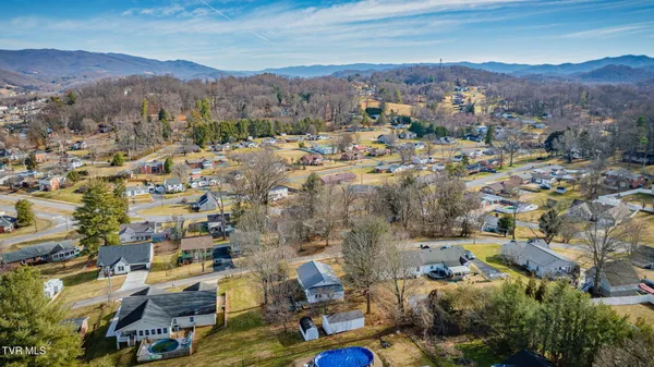 $259,000 | 520 Sycamore Gardens Street, Elizabethton, TN 37643