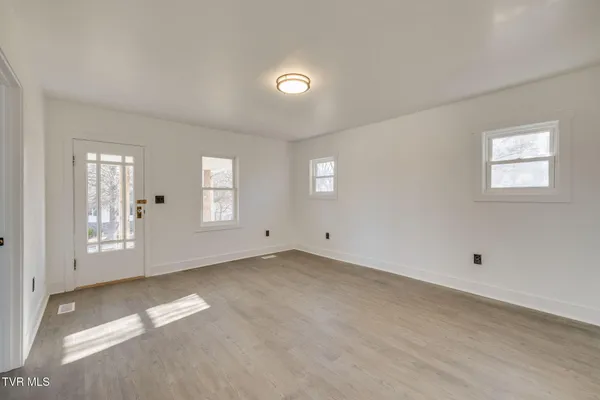 $259,000 | 520 Sycamore Gardens Street, Elizabethton, TN 37643