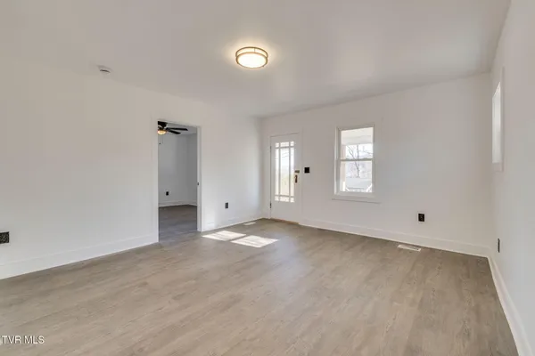 $259,000 | 520 Sycamore Gardens Street, Elizabethton, TN 37643