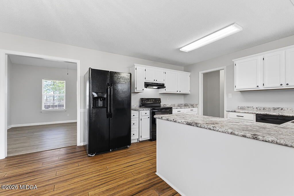 103 Echeconnee Ridge Road Warner Robins, GA 31093 - Photo 13 of 25 a kitchen with granite countertop a refrigerator stove and oven