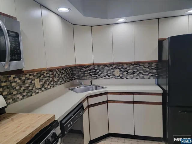 a view of empty room with window