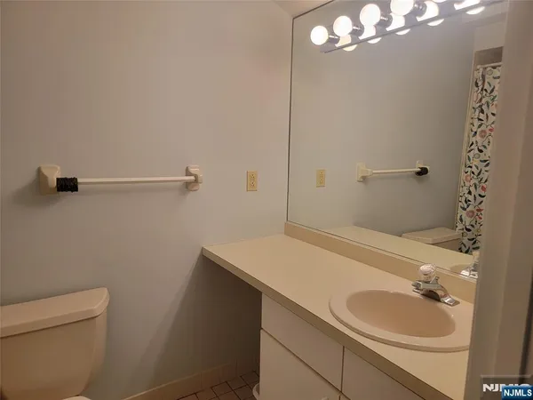 $3,200 | 209 Cambridge Drive, Ramsey, NJ 07446