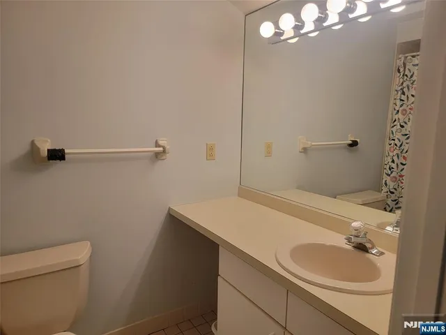 $3,200 | 209 Cambridge Drive, Ramsey, NJ 07446