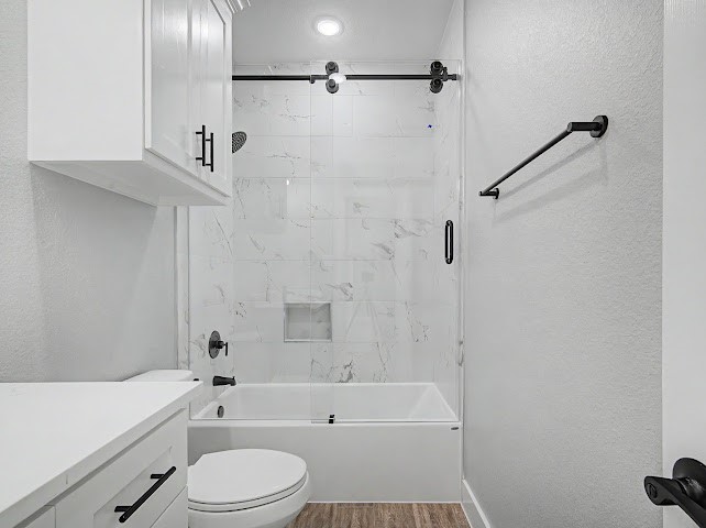 1220 Appaloosa Circle Angleton, TX 77515 - Photo 10 of 31 2nd Full Bathroom