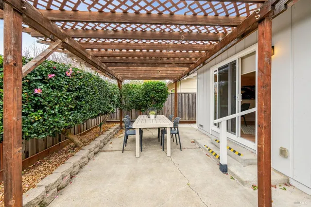 $635,000 | 6550 Meadowridge Drive, Santa Rosa, CA 95409