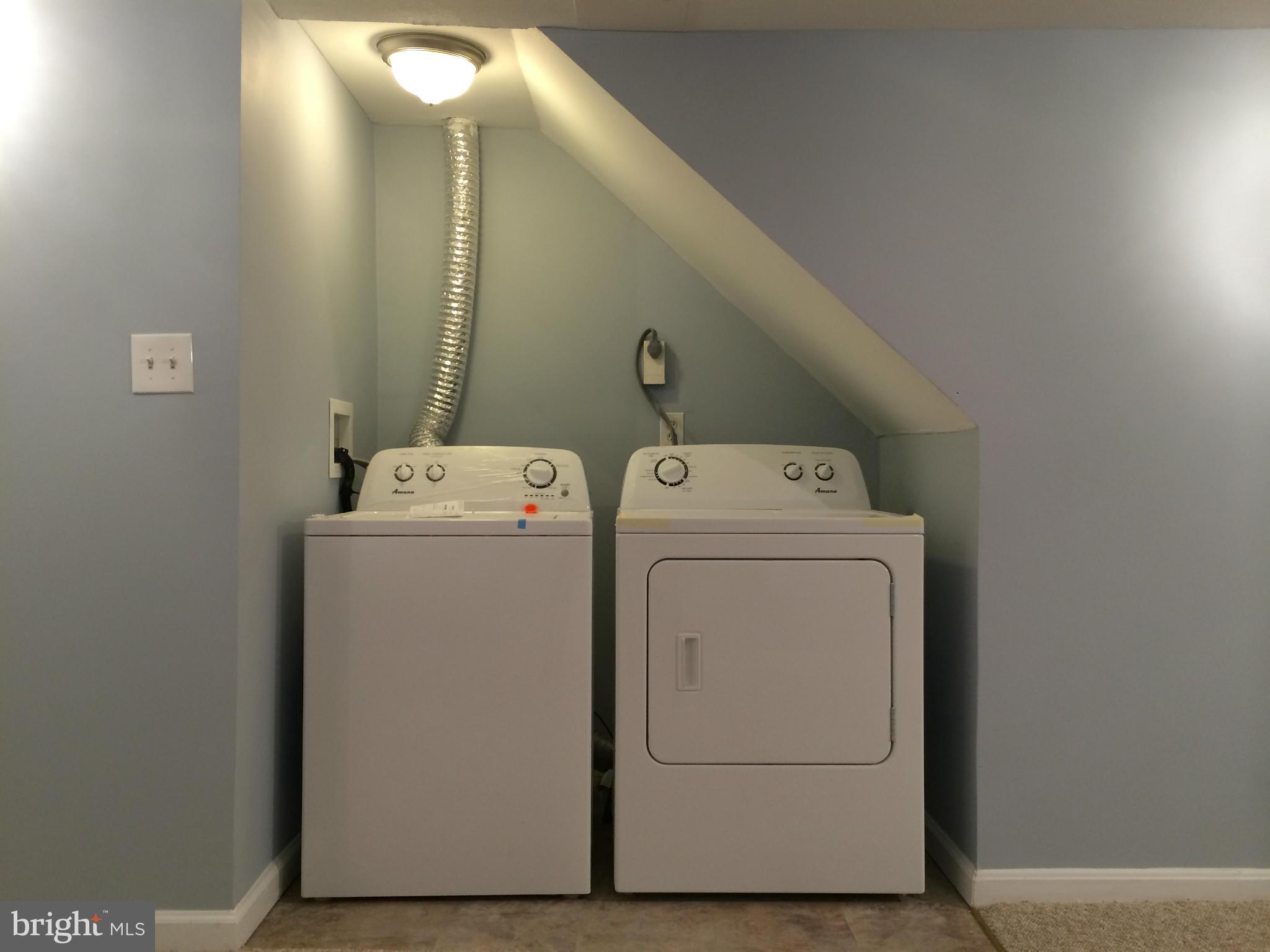 4415 Fenor Road Halethorpe, MD 21227 - Photo 28 of 29 a utility room with dryer and washer