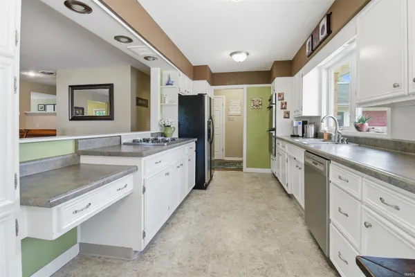 $535,000 | 1120 River Road, Bluffton, IN 46714