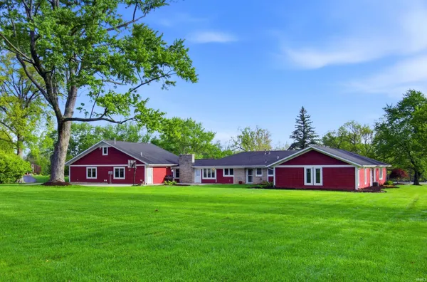 $535,000 | 1120 River Road, Bluffton, IN 46714