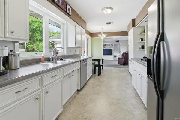 $535,000 | 1120 River Road, Bluffton, IN 46714