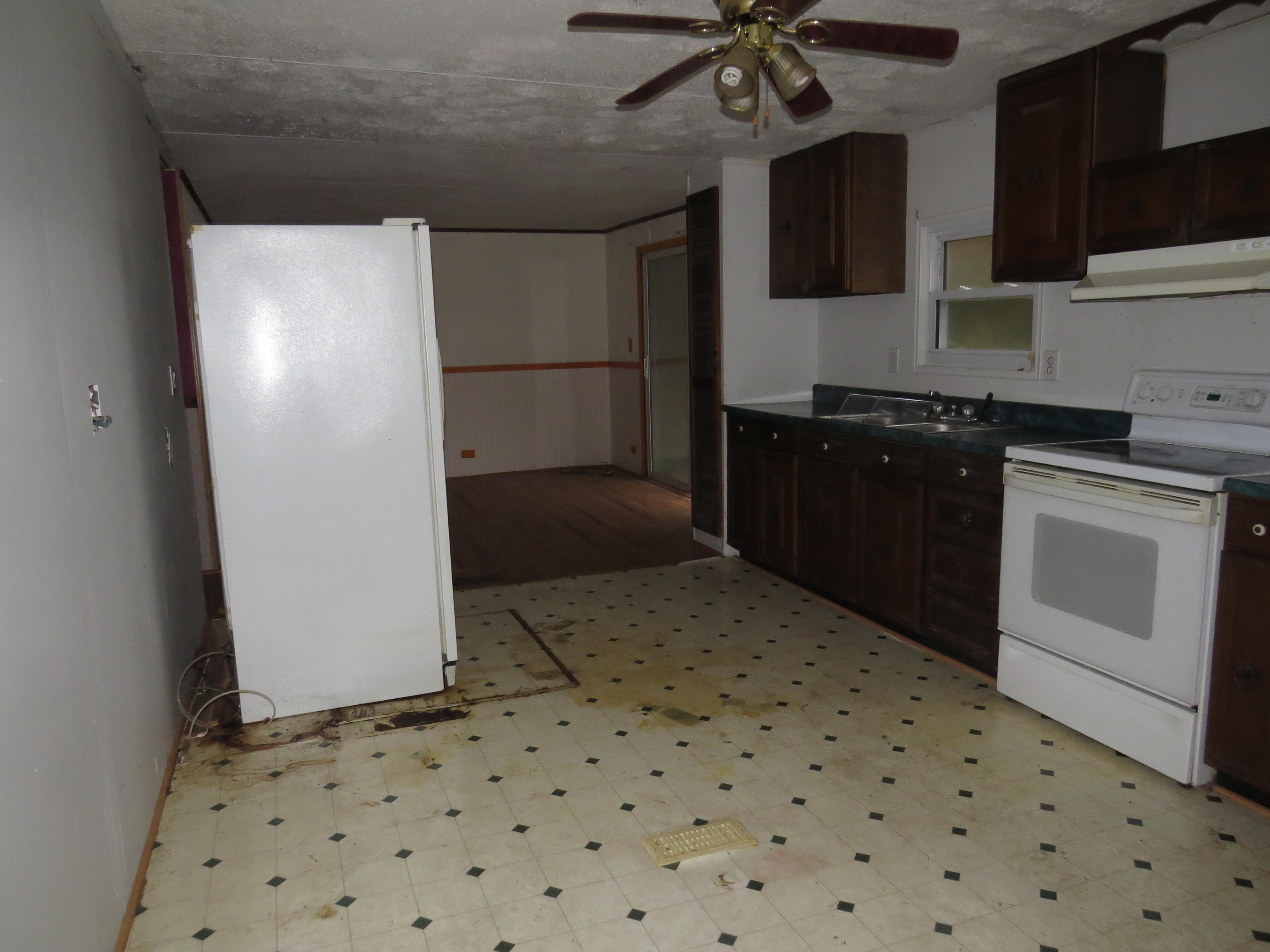 1805 Treetop Road Appalachia, VA 24216 - Photo 11 of 22 Kitchen