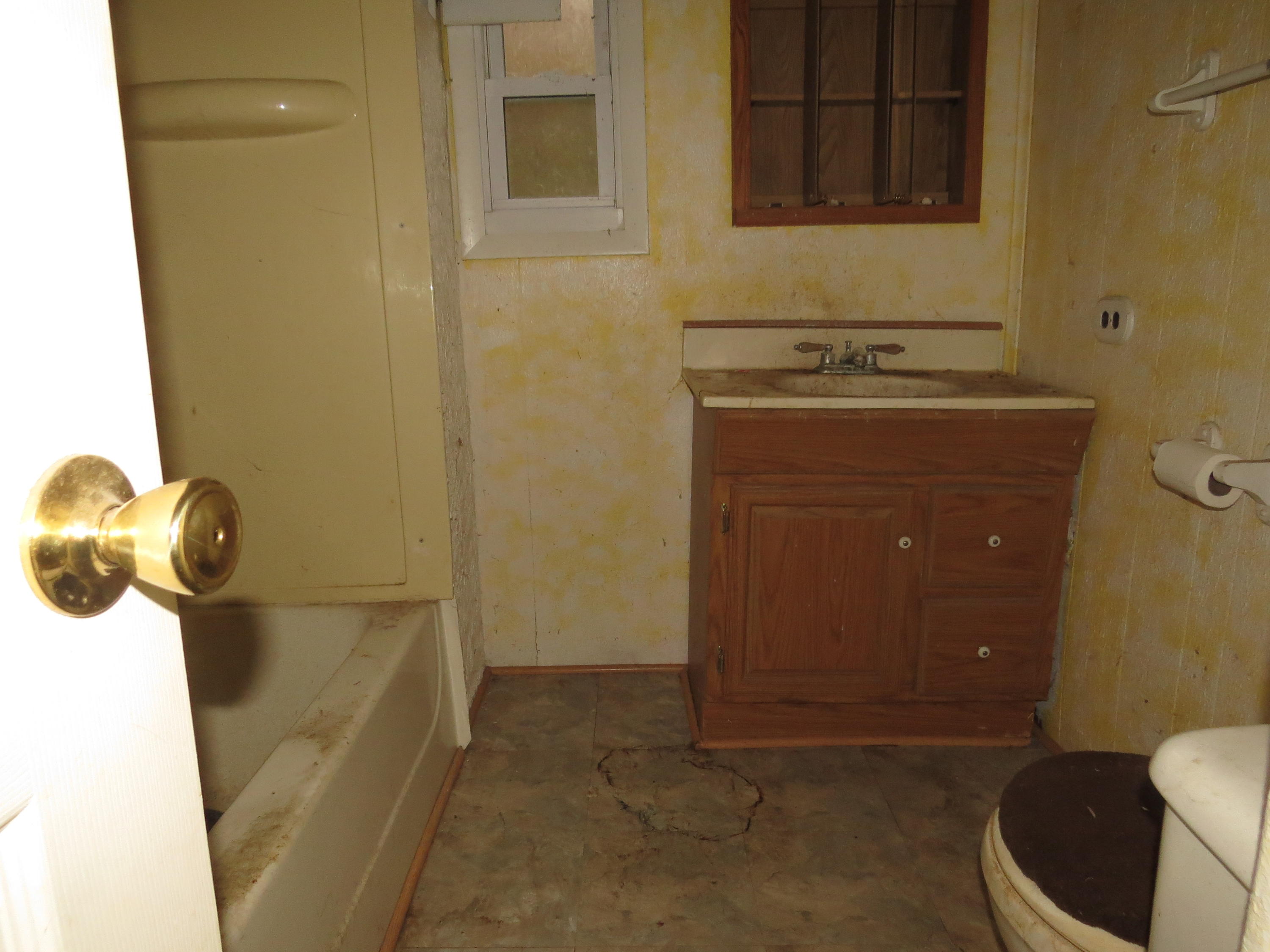 1805 Treetop Road Appalachia, VA 24216 - Photo 15 of 22 Hall Bath