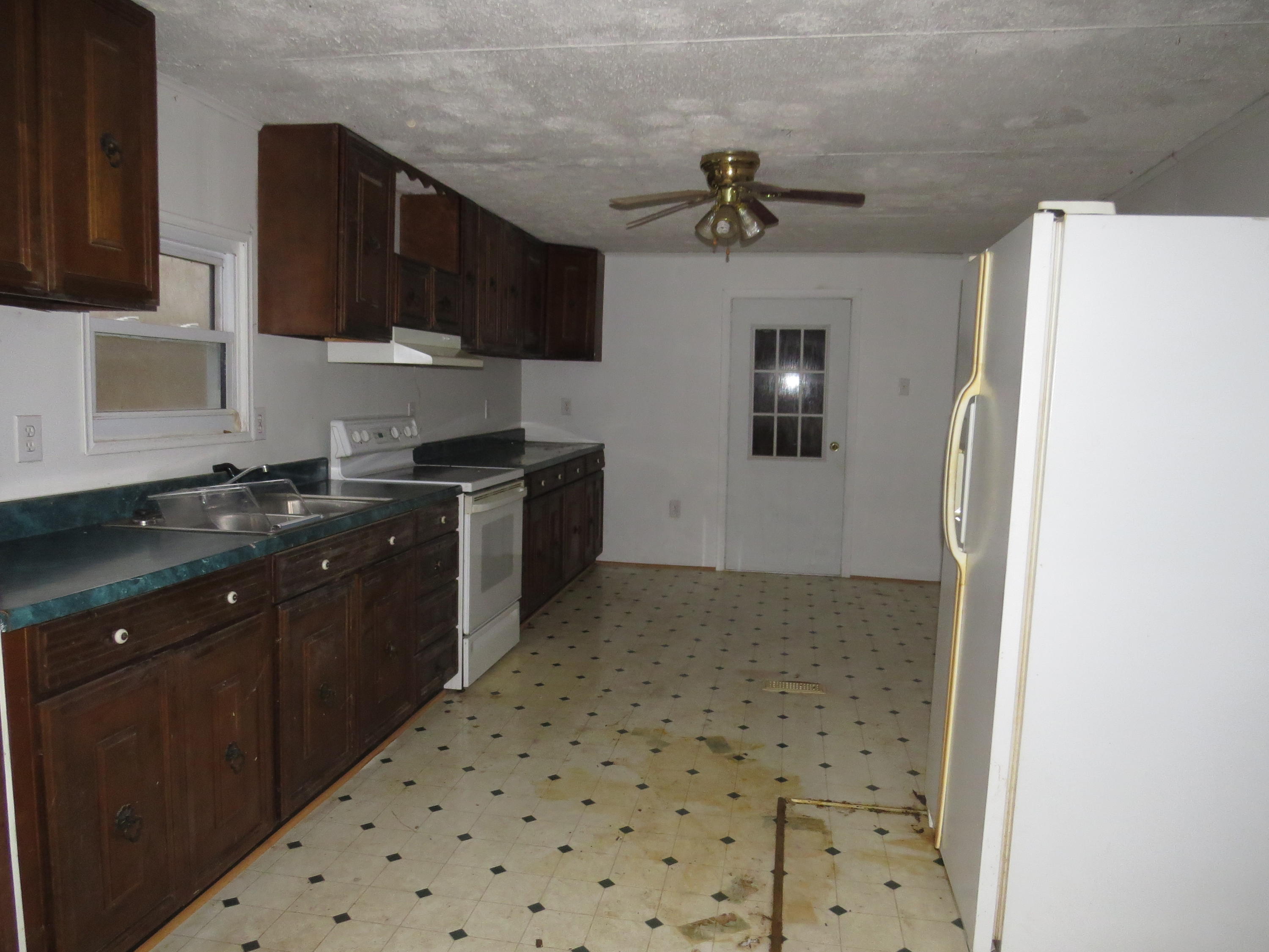 1805 Treetop Road Appalachia, VA 24216 - Photo 10 of 22 Kitchen
