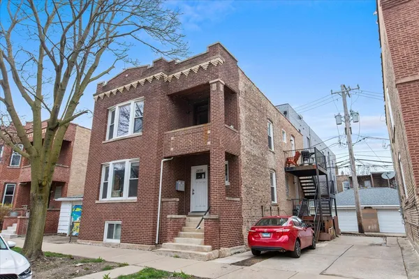 $3,100 | 2418 West Medill Avenue, Unit 2, Chicago, IL 60647