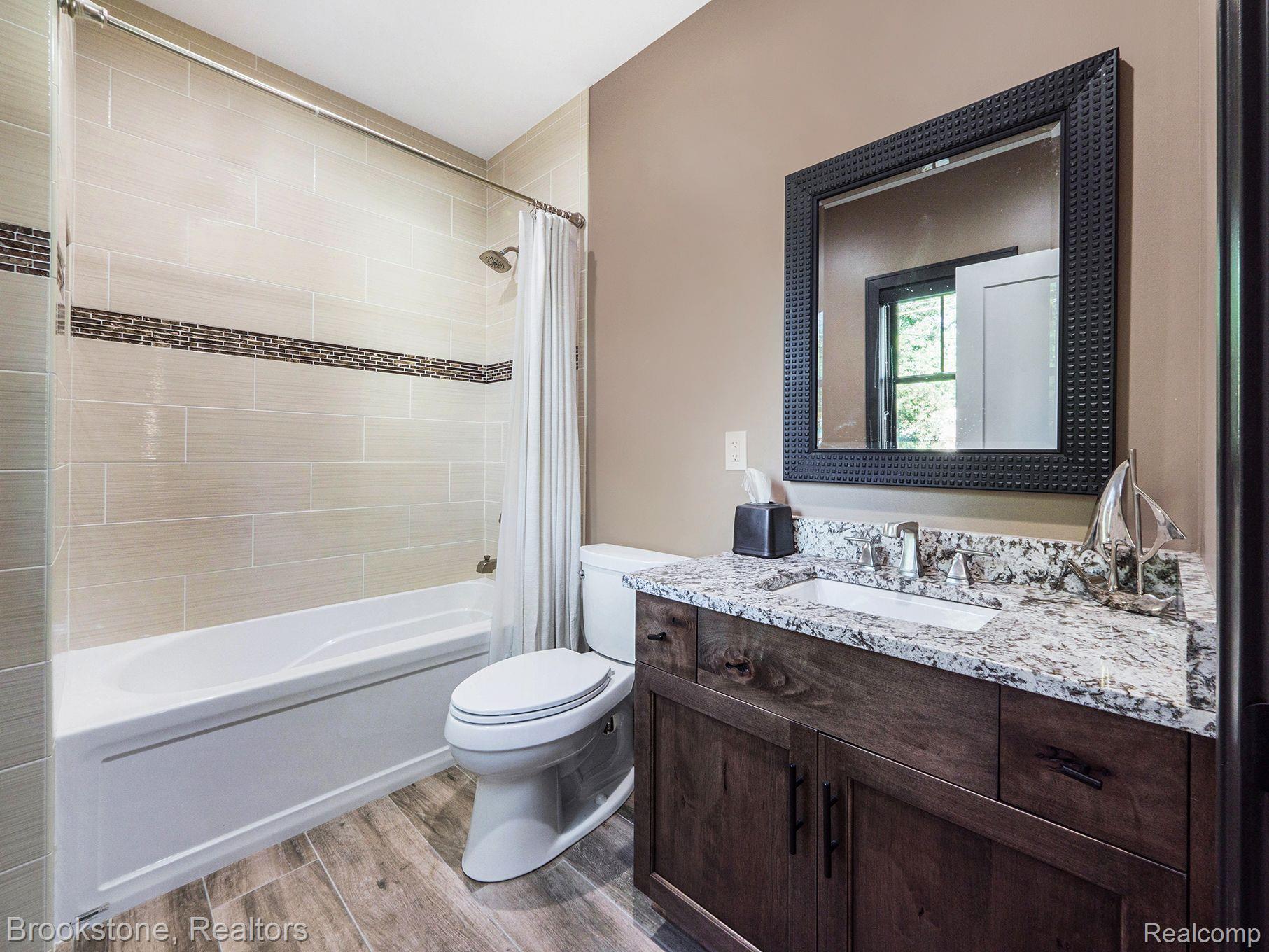 428 Taylor Avenue Rochester, MI 48307 - Photo 14 of 27 Entry Level Full Bath
