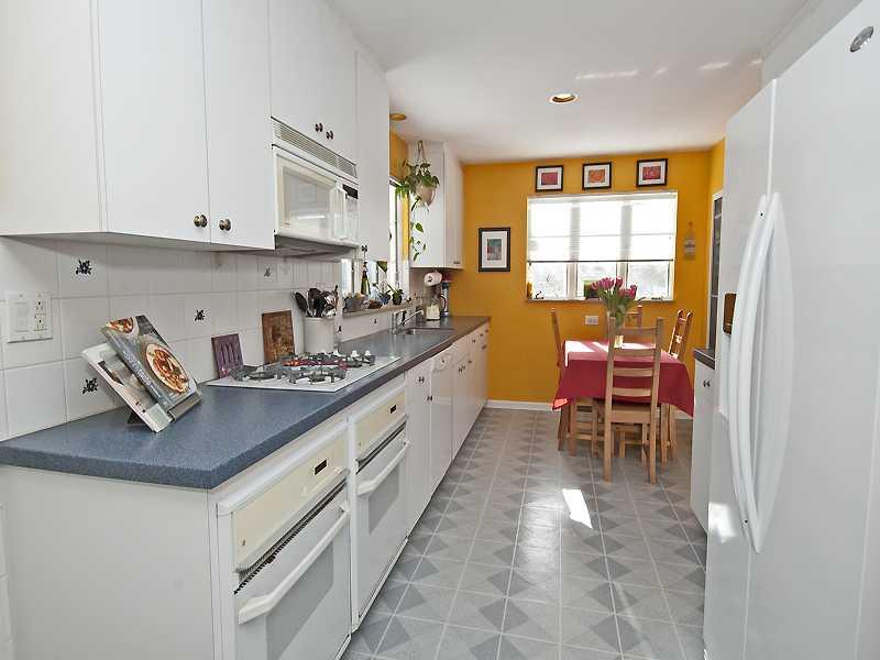 709 West Waldheim Road Fox Chapel, PA 15215 - Photo 6 of 18 Kitchen.