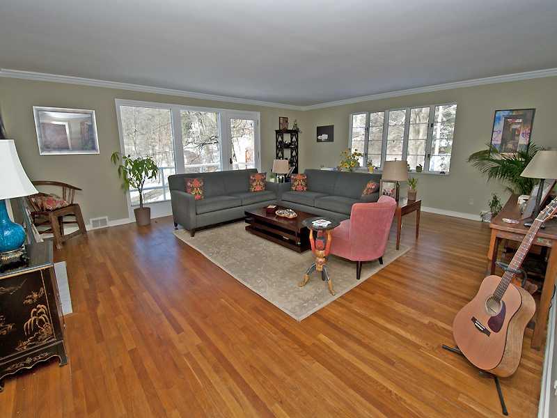709 West Waldheim Road Fox Chapel, PA 15215 - Photo 7 of 18 Living Room.